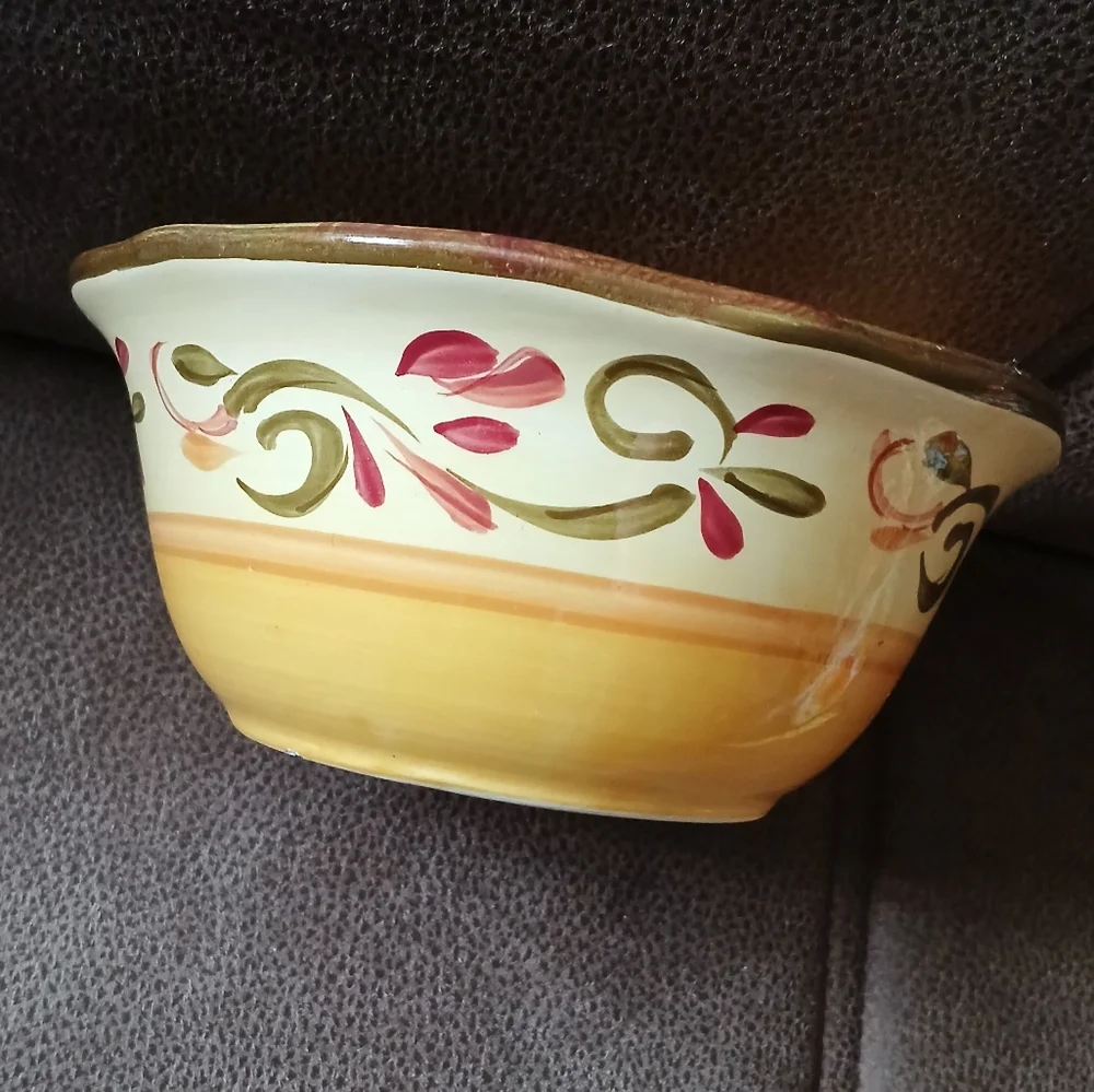Gibson Everday Tuscan Design Bowls (2) Yellow, Green, Burgundy